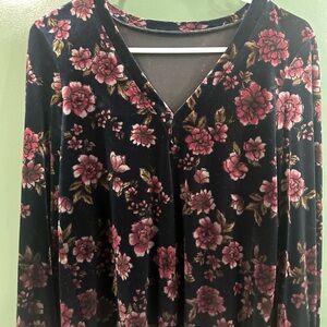 Velvet V-Neck Floral Top in Black and Dusty Rose